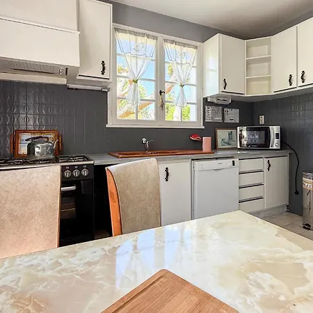 5 Bedroom Amazing In *